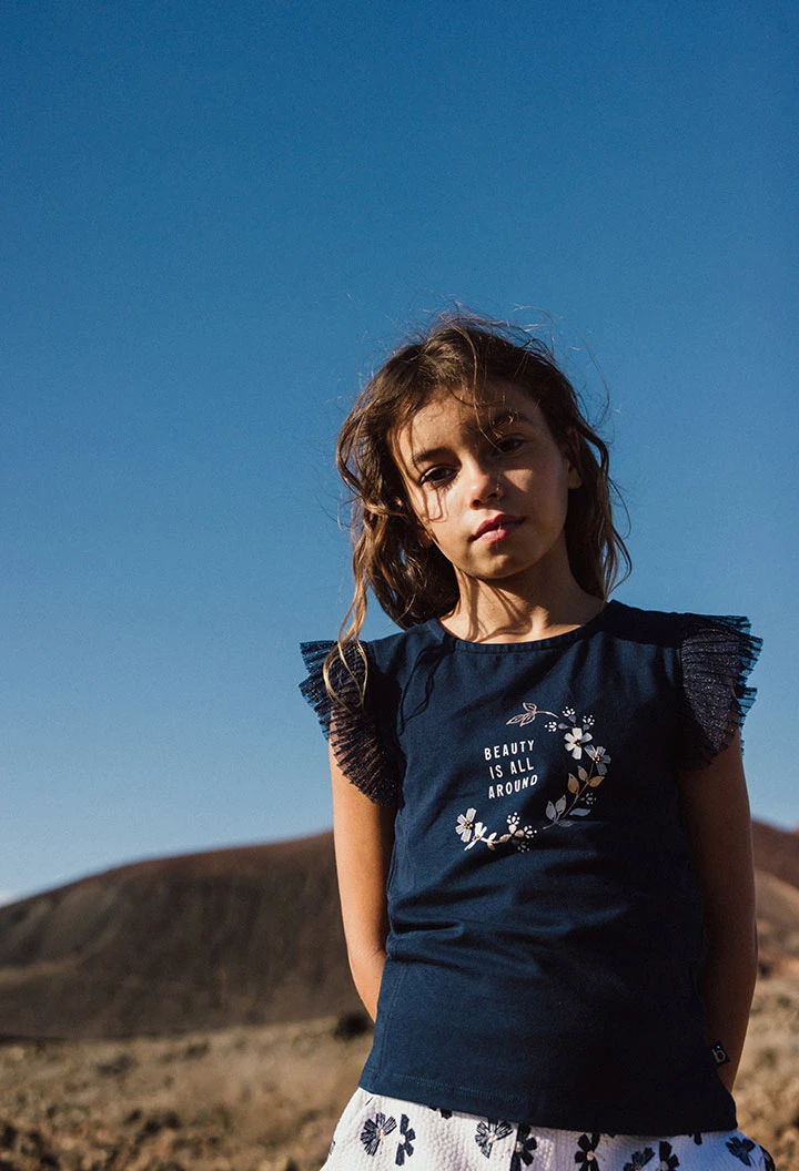 Maglietta lavorata a maglia per bambina con stampa floreale in colore blu navy.