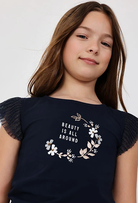 Maglietta lavorata a maglia per bambina con stampa floreale in colore blu navy.