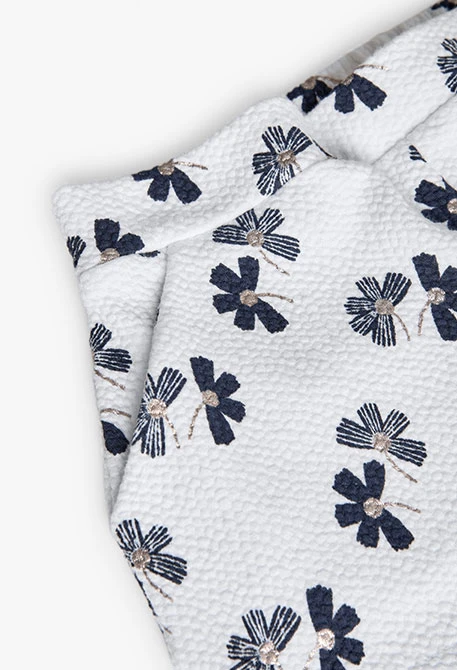 Calções de malha para menina com estampado de flores em branco e azul