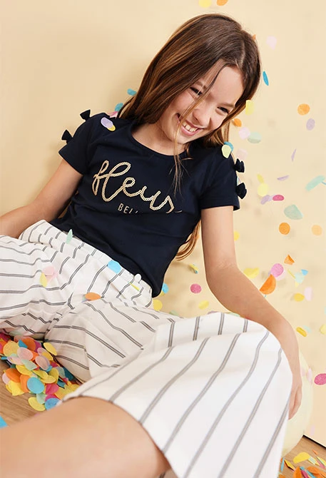 Camiseta de punto elástico para niña en color azul marino