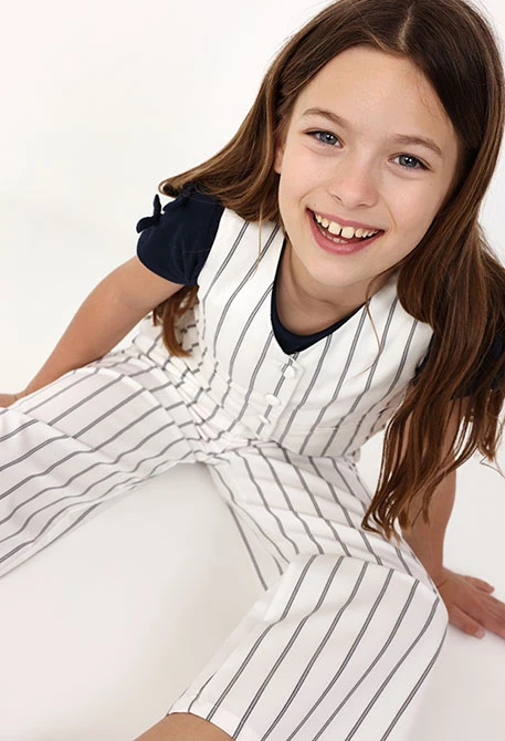 Gilet en maille pour fille rayé en blanc et noir
