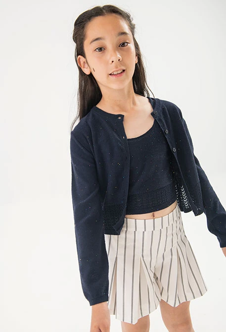 Saia-calção de malha para menina com listas em branco e preto.