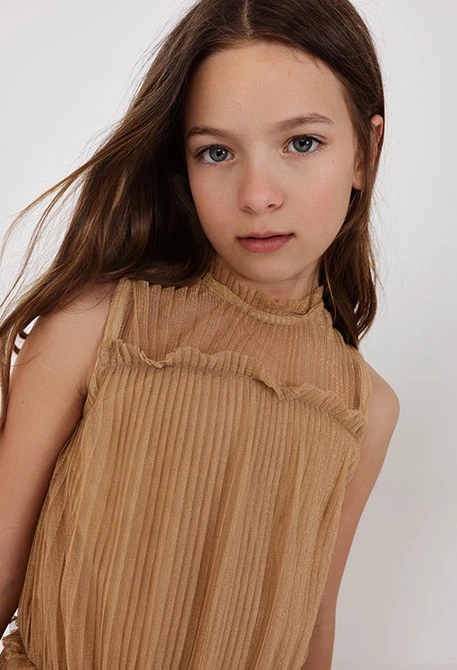 Plissiertes Tüllkleid für Mädchen in Goldfarbe