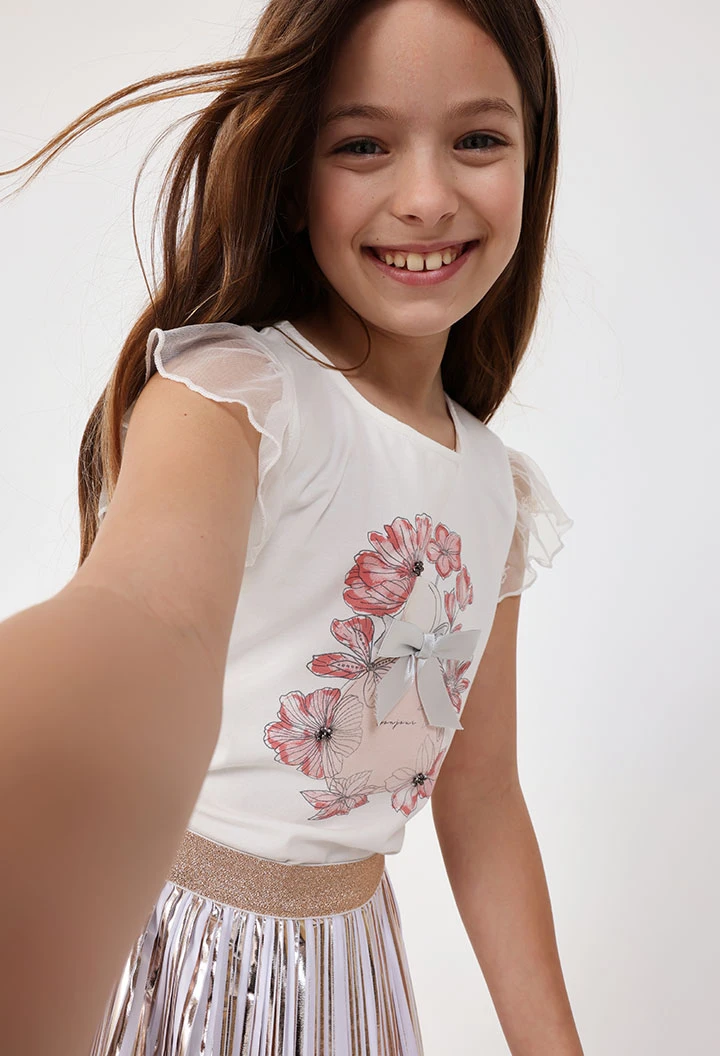 T-shirt en tricot pour fille en blanc avec motif de fleurs.
