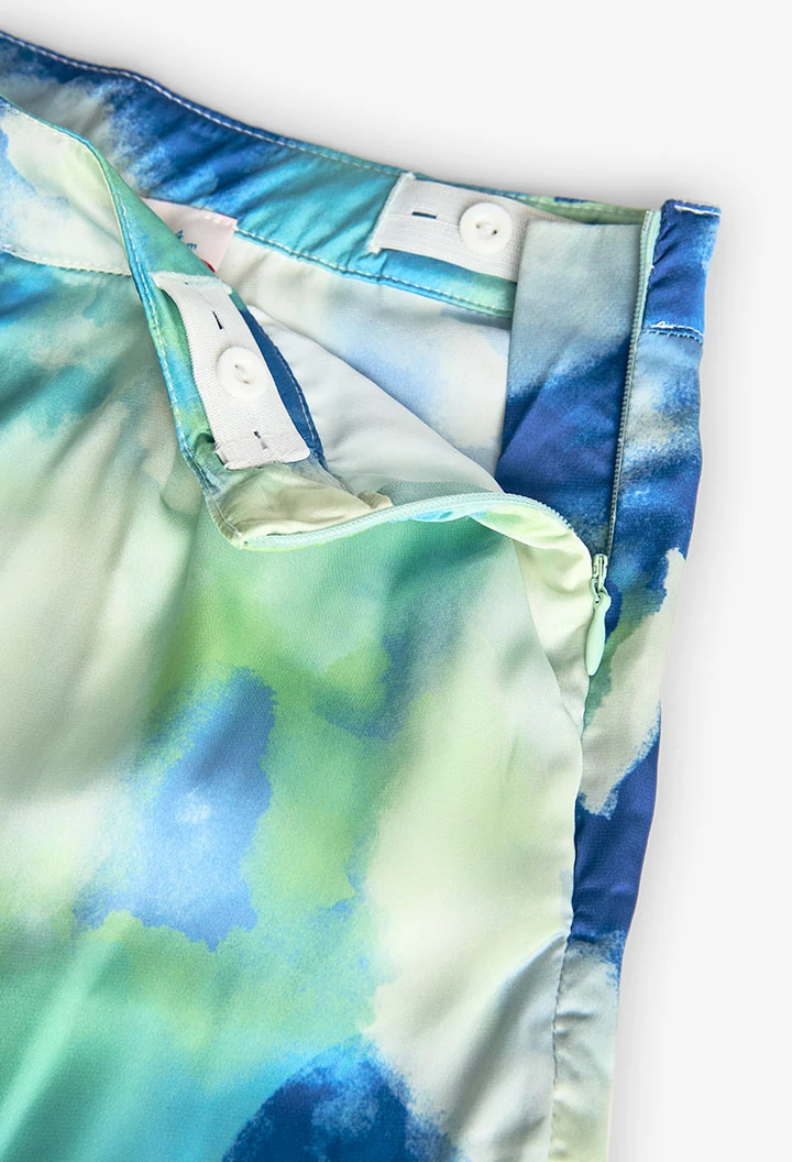Calças largas de cetim para menina com estampado em azul e verde