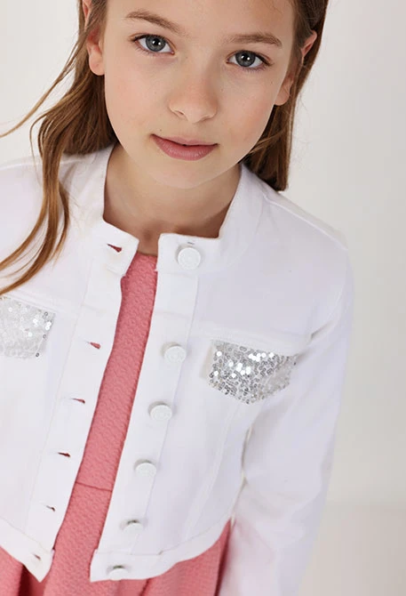 Cazadora de sarga elástica para niña en color blanco