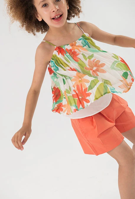 Blusa de chiffon plissada para menina com estampado de flores