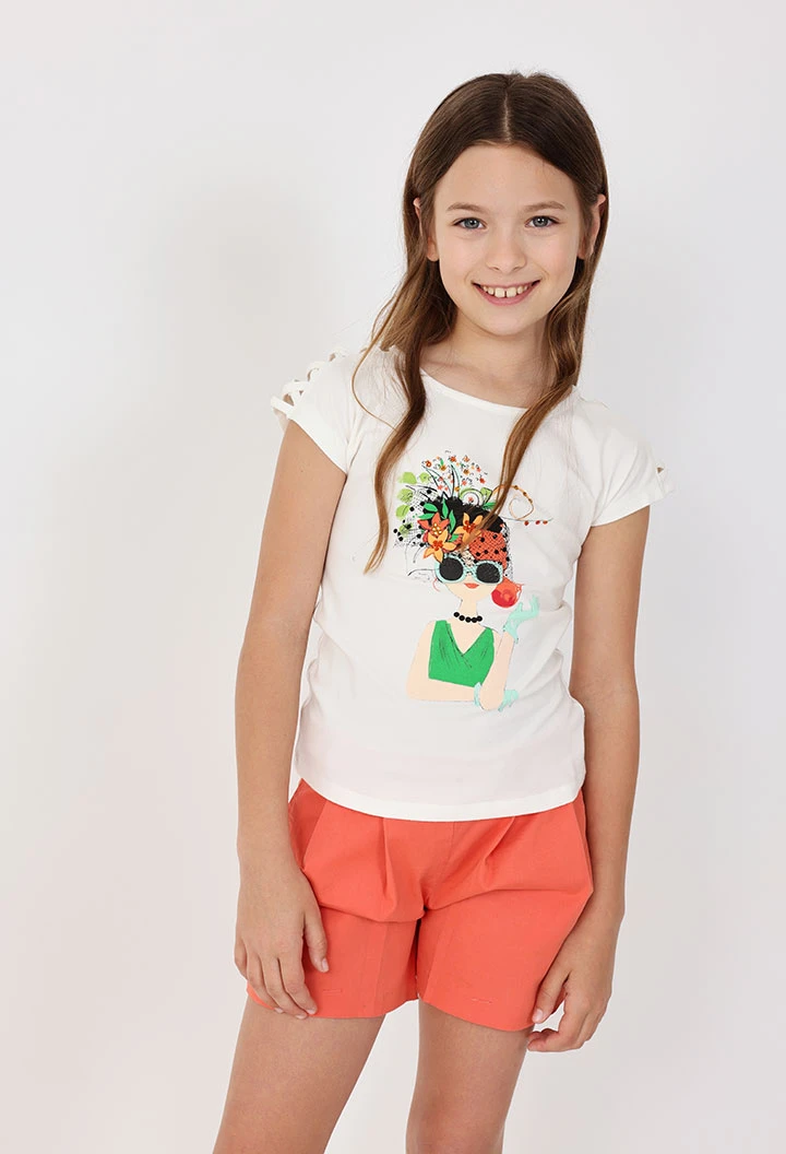 Shorts di raso da bambina di colore rosso