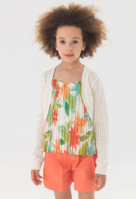 Shorts di raso da bambina di colore rosso