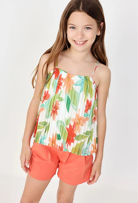 Shorts de satén para niña en color rojo