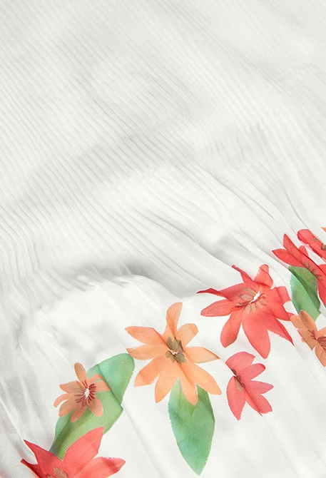 Vestido de gasa plisada para niña en color blanco