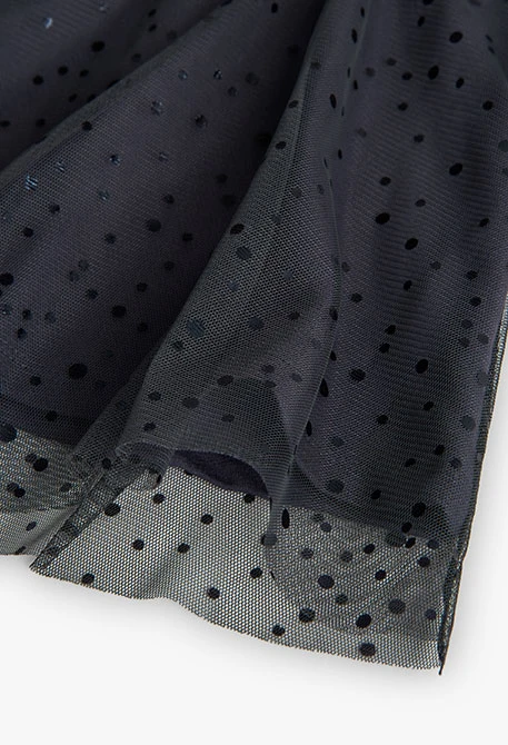 Schwarzes Tüllkleid mit glänzenden Punkten
