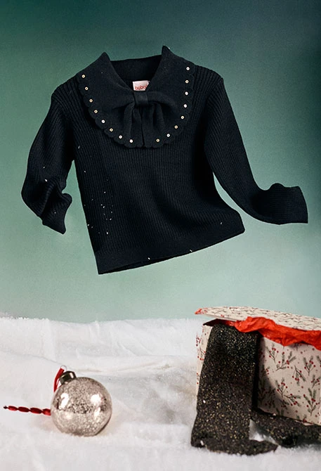 Mädchenpullover aus schwarzem Strick mit Schleife