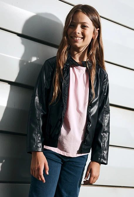 Cazadora niña polipiel negra