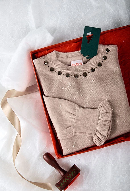 Pull en maille beige à coeurs pour fille