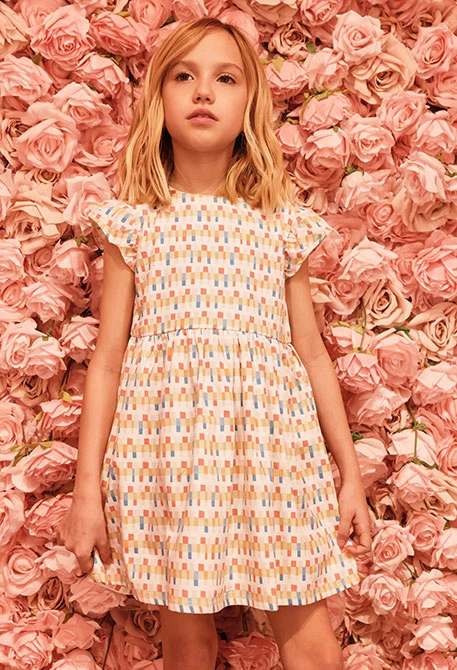 Vestido estampado com faixas decorativas
