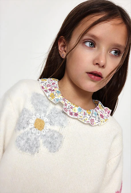 Camisola menina branca estampada de flores