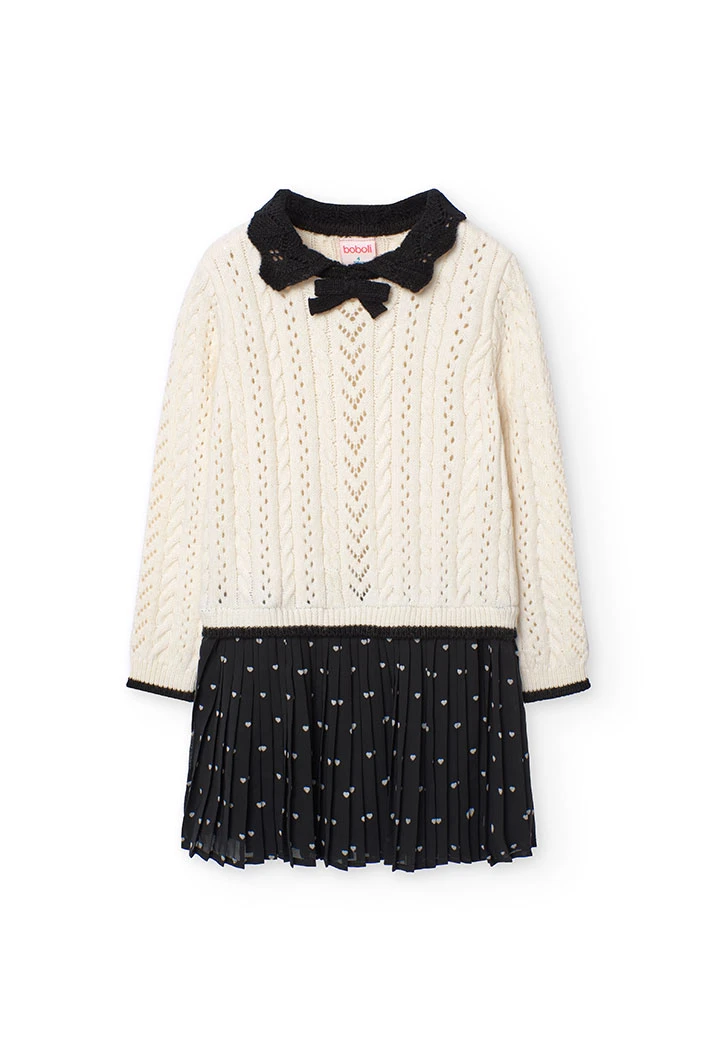 Girl\'s white knitted dress