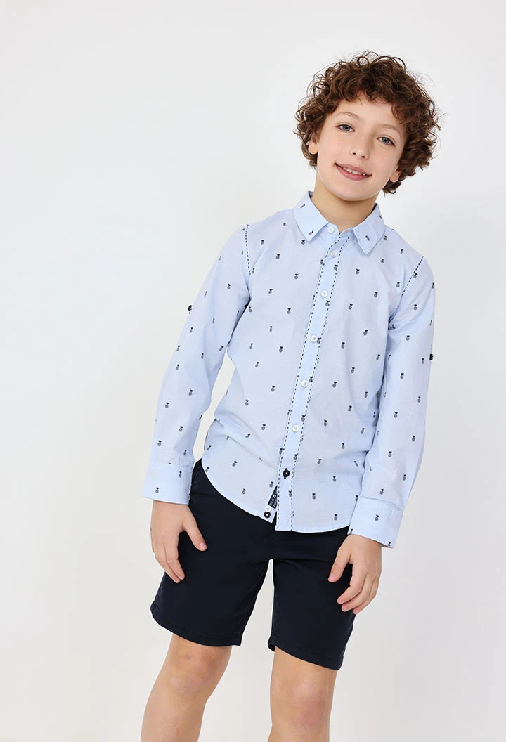Camisa de fil a fil per a nen amb estampat en color blau clar