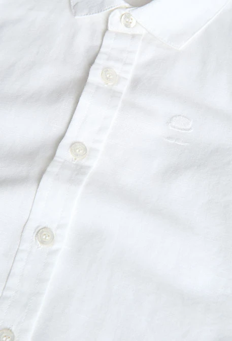 Chemise en lin pour garçon de couleur blanche