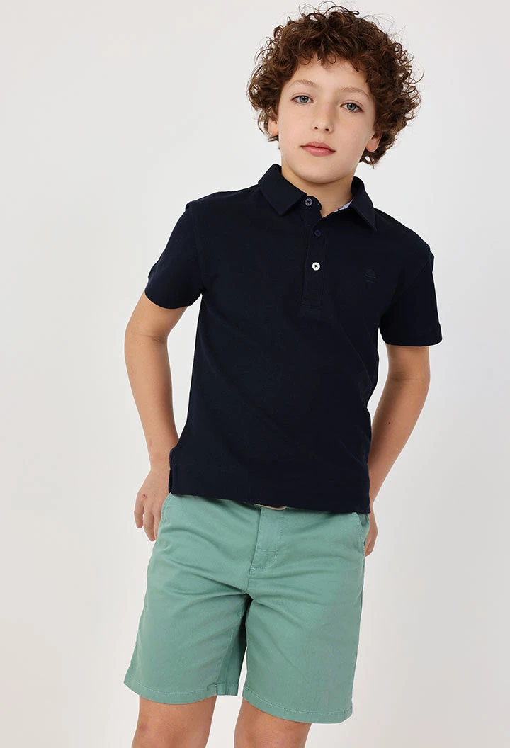 Short en satin pour enfant de couleur verte.
