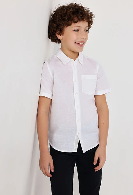 Chemise courte en lin pour garçon de couleur blanche