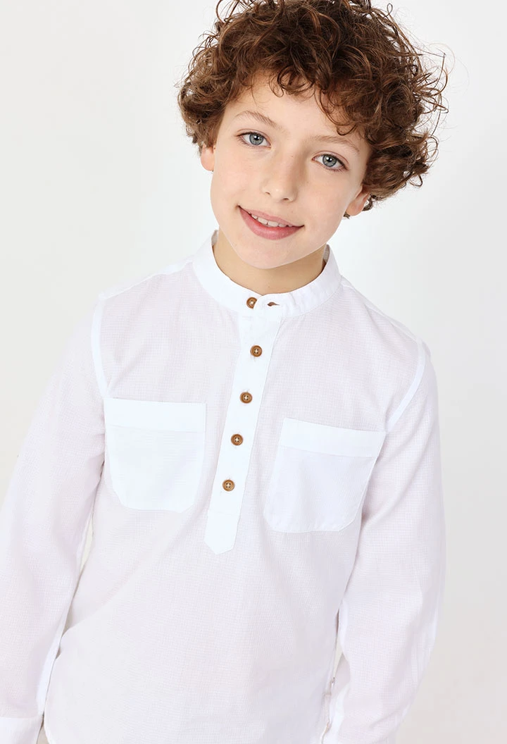 Chemise en popeline pour garçon de couleur blanche.