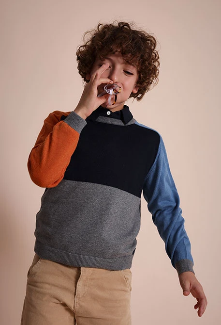 Pull garçon bleu marine color block