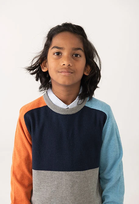 Marineblauer Color-Block-Pullover für Jungen