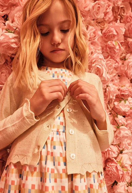 Girl?s white cotton jacket