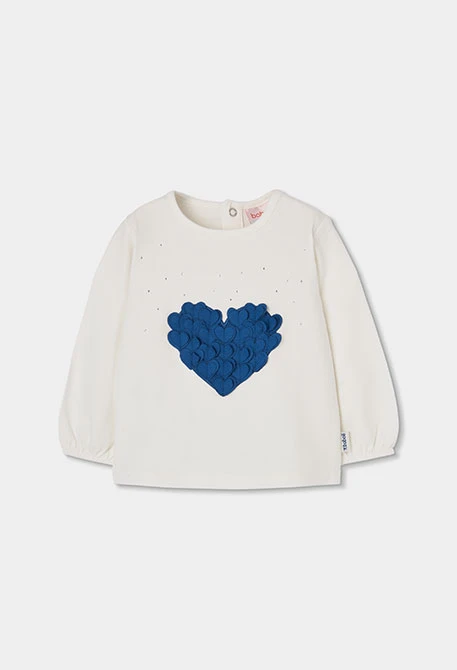 White girl\'s knit T-shirt with blue heart