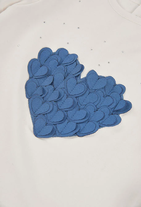 Maglietta in maglia bambina bianca con cuore blu
