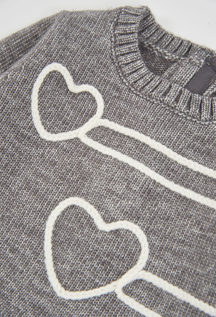 Grau meliertes Kleid mit Herzen und blauem Rock