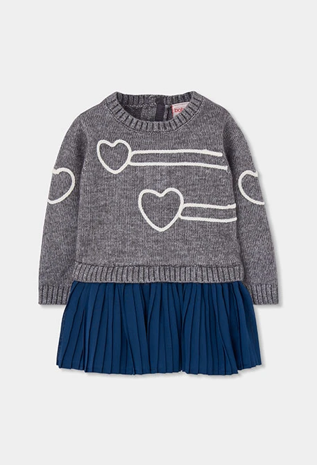 Grau meliertes Kleid mit Herzen und blauem Rock