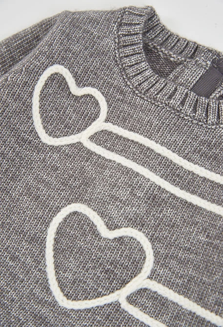 Vestido gris vigoré con corazones y falda azul