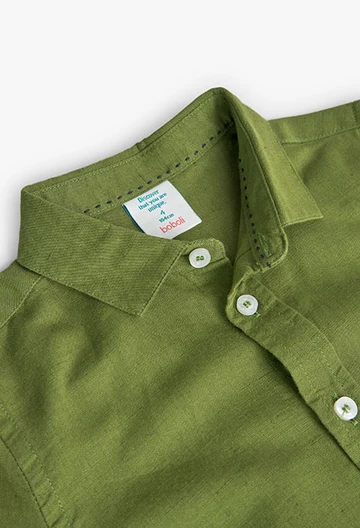 Camisa de linho de menino de cor verde