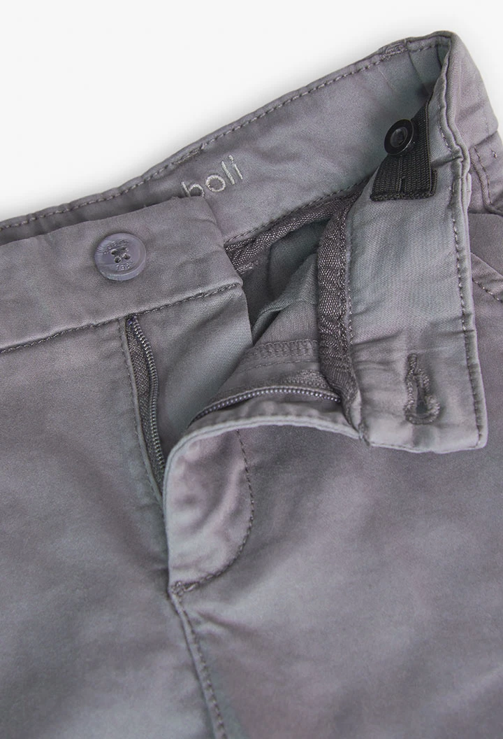 Pantalón satén para niño en gris oscuro