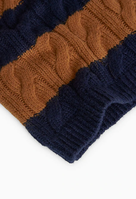 Pull en tricot pour garçon rayé en bleu marine et orange.