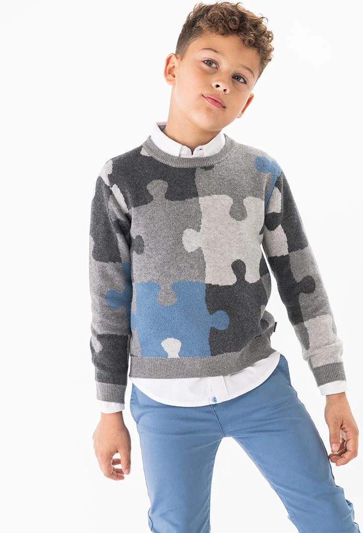 Knitted jumper for boys with puzzle print in dark grey