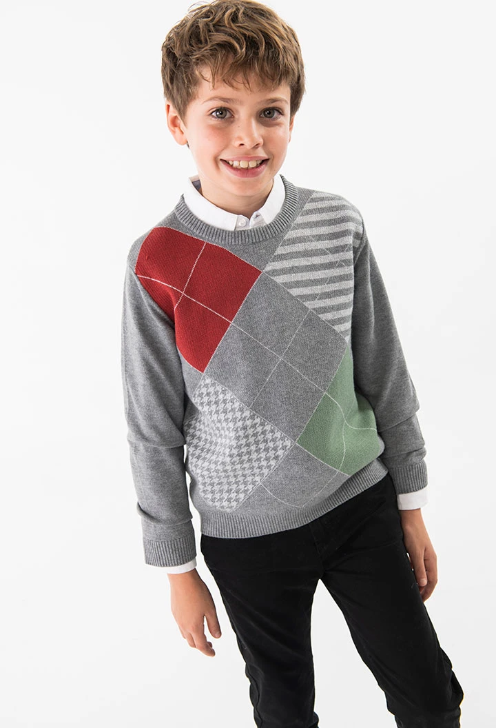 Knitted jumper for boys with diamond pattern