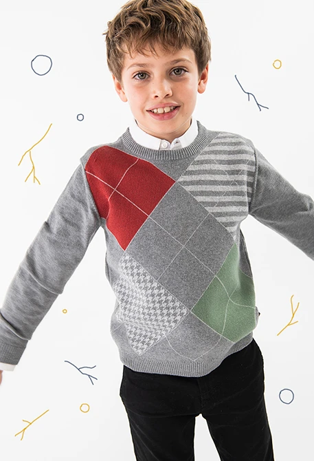 Knitted jumper for boys with diamond pattern