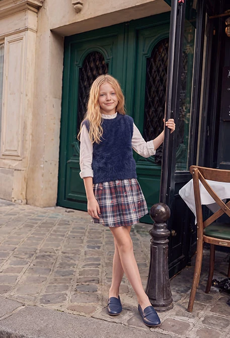 Gonna a quadri blu navy con ricamo floreale