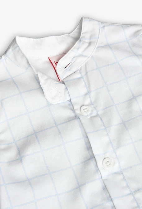 Conjunto de camisa de malha para bebé menino em azul claro com design de quadrados