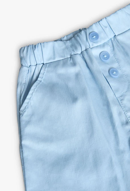 Conjunto de camisa de malha para bebé menino em azul claro com design de quadrados