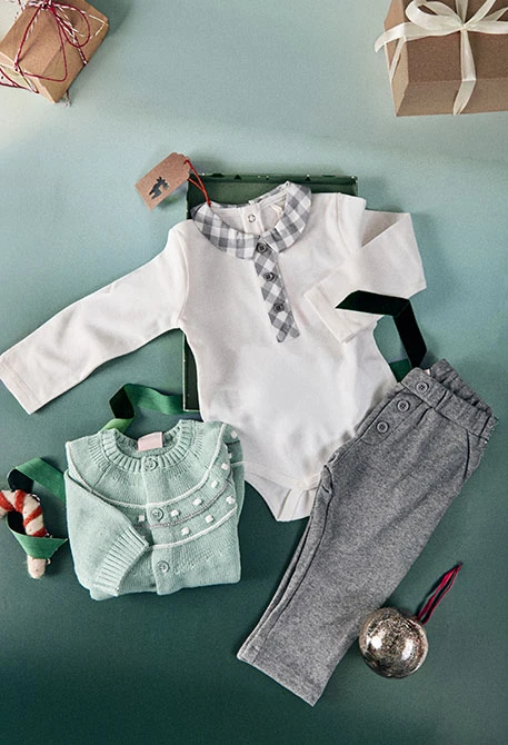 Ensemble bébé en tricot gris