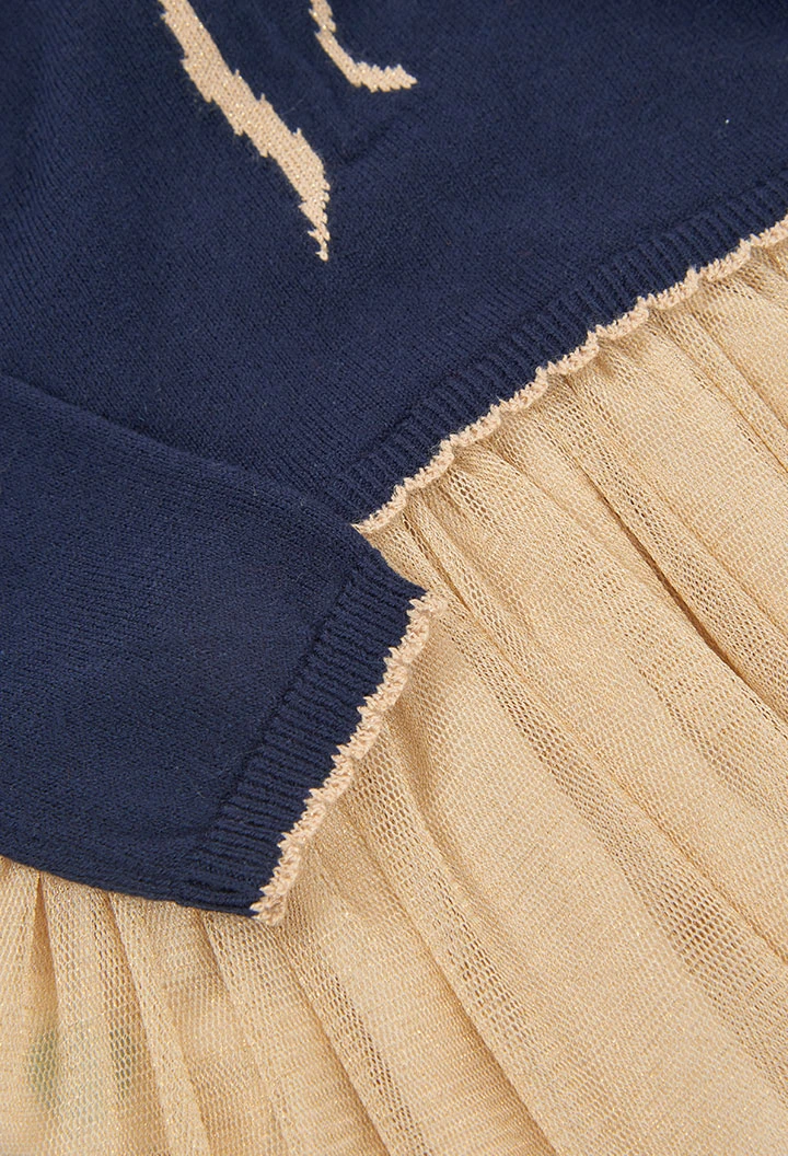 Marineblaues Tüllkleid mit goldenem Schleifenband