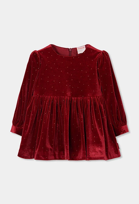 Robe en velours rouge avec reflets dorés