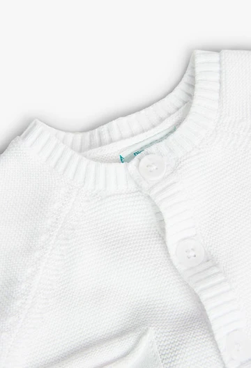 Casaco tricotado de bebé em branco