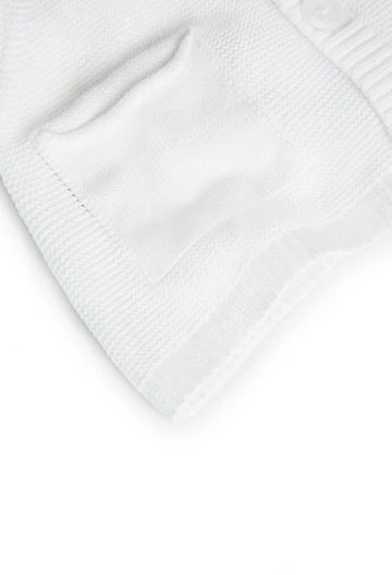 Chaqueta de tricotosa de bebé en blanco