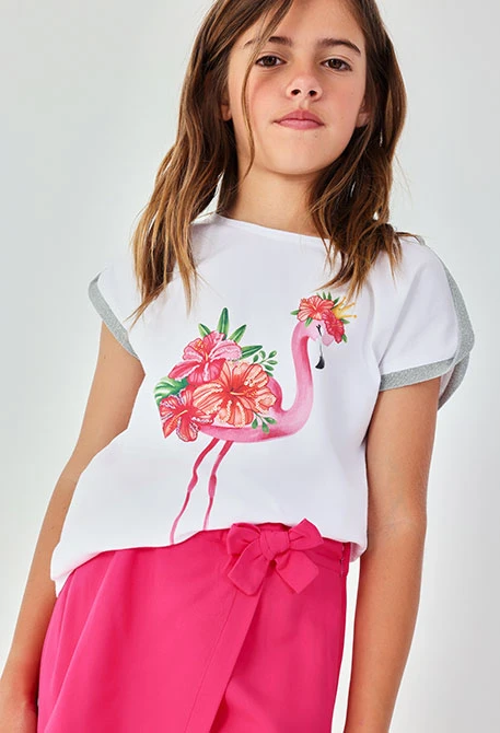 Girl?s white cotton T-shirt